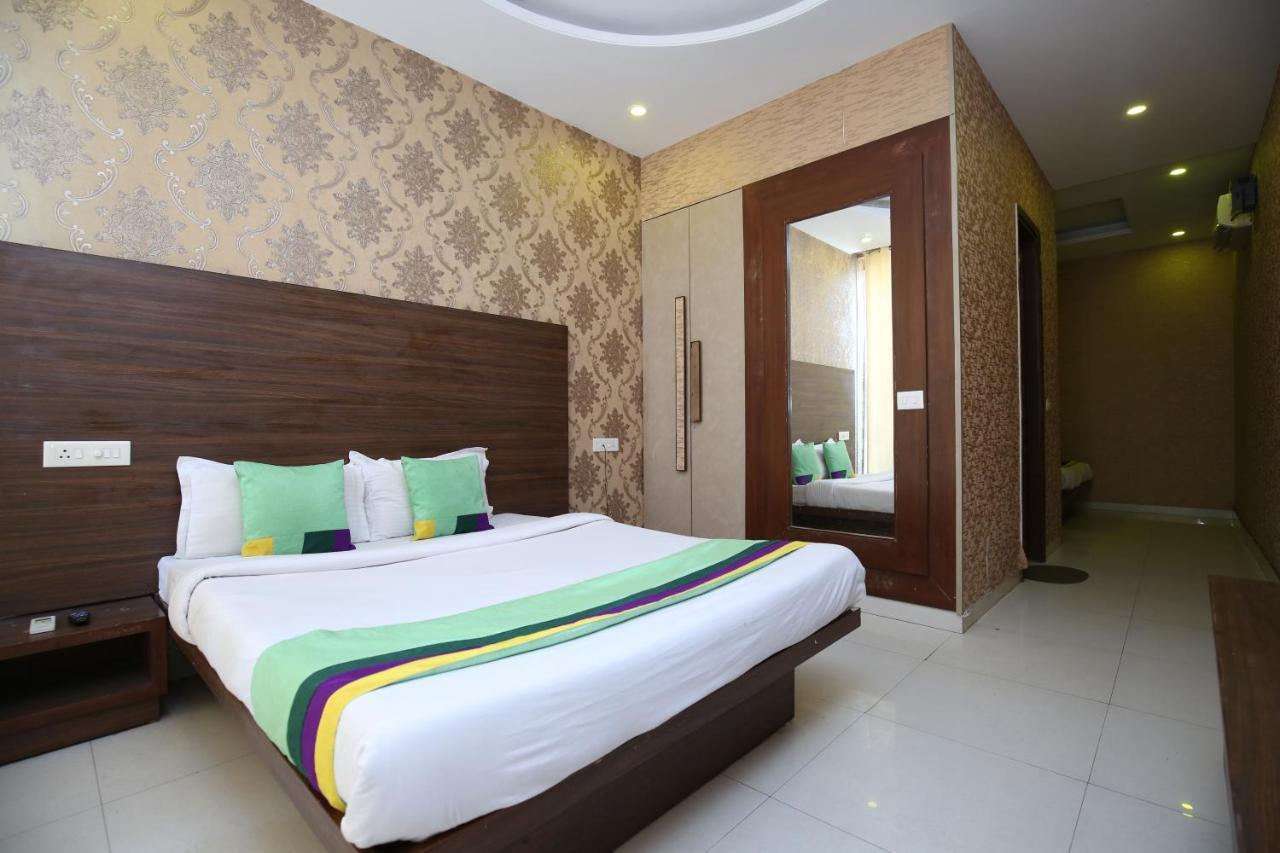 Hotel Pearl Grand & Banquet Zirakpur Eksteriør billede