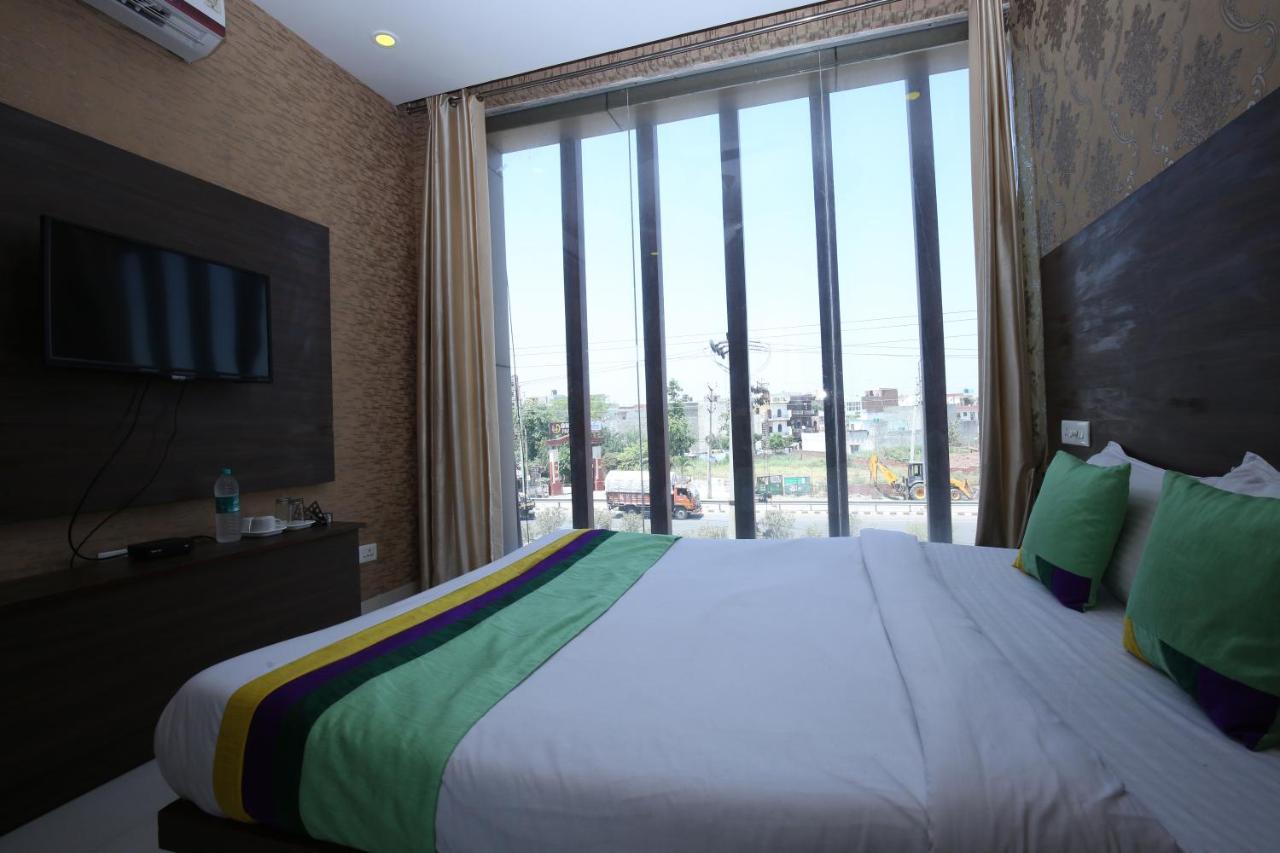 Hotel Pearl Grand & Banquet Zirakpur Eksteriør billede