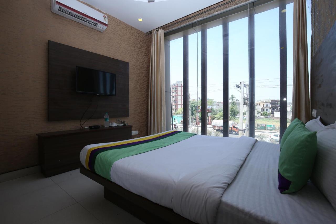 Hotel Pearl Grand & Banquet Zirakpur Eksteriør billede