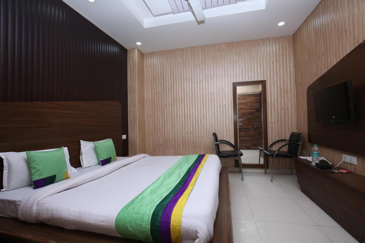 Hotel Pearl Grand & Banquet Zirakpur Eksteriør billede