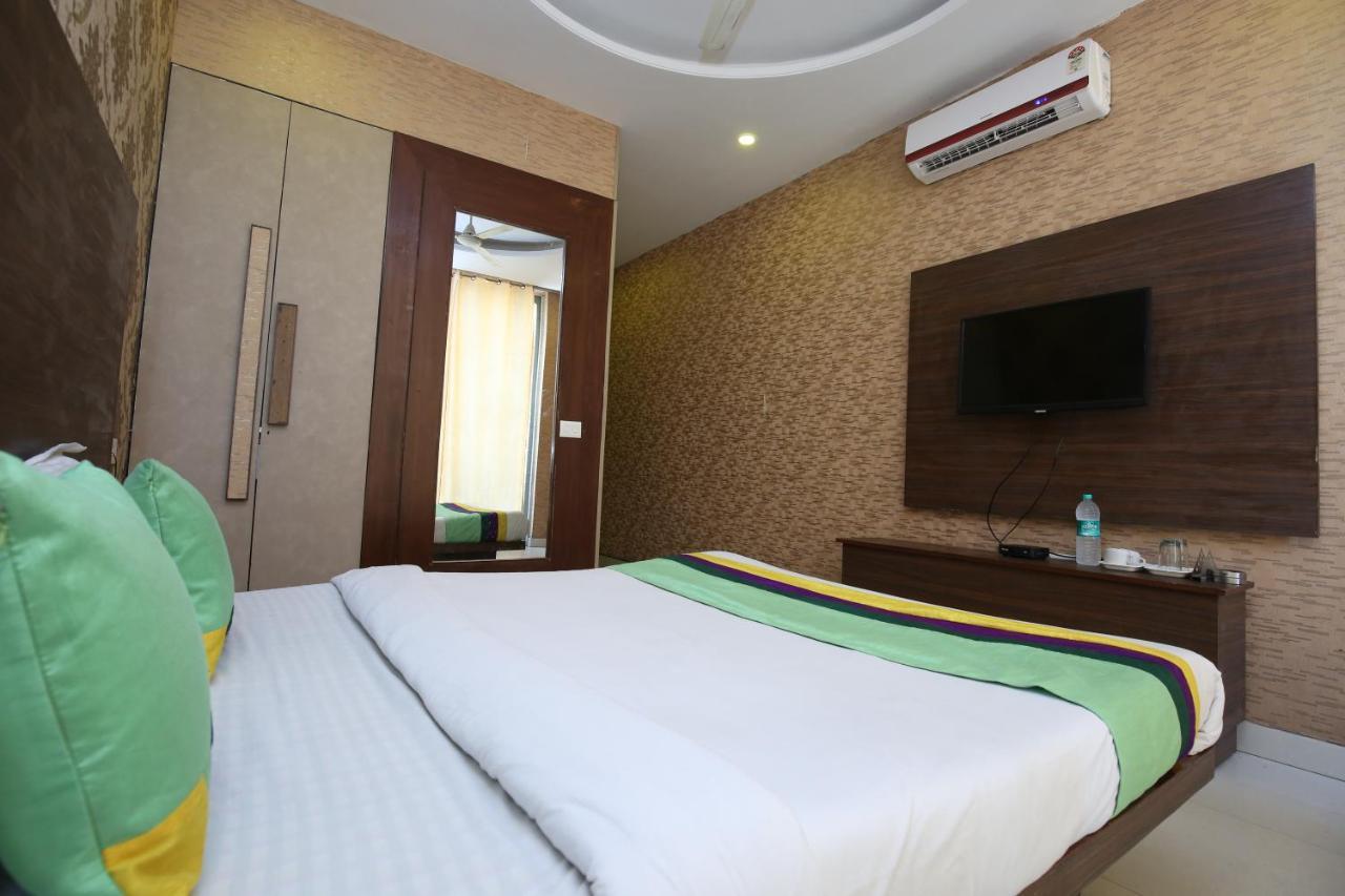 Hotel Pearl Grand & Banquet Zirakpur Eksteriør billede