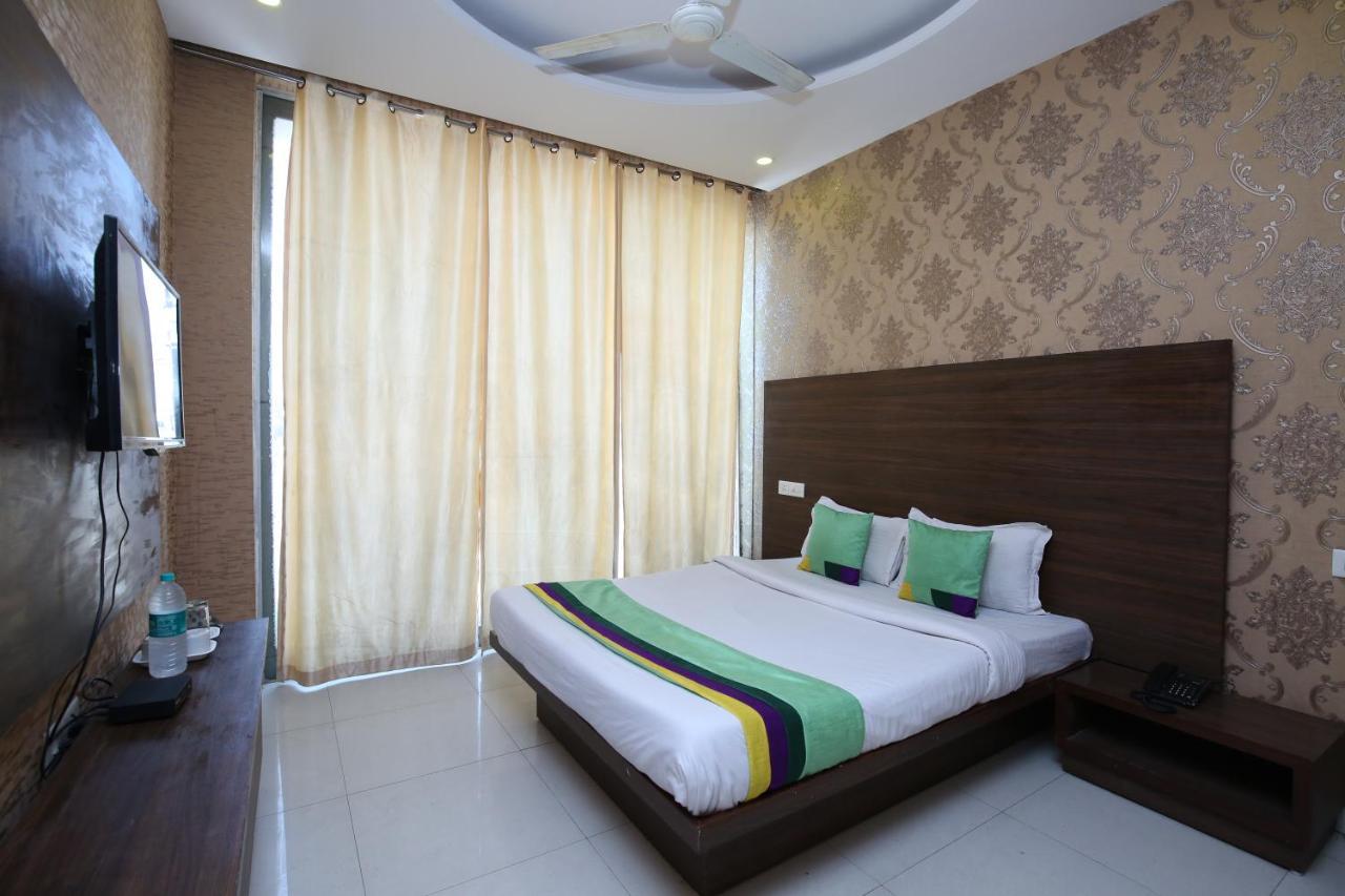 Hotel Pearl Grand & Banquet Zirakpur Eksteriør billede